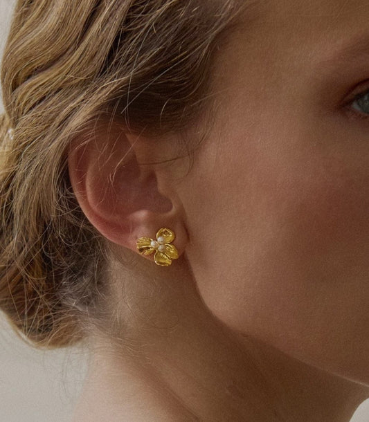 Elise Tsikis Paris Boucles d'oreilles Belakia Pearl