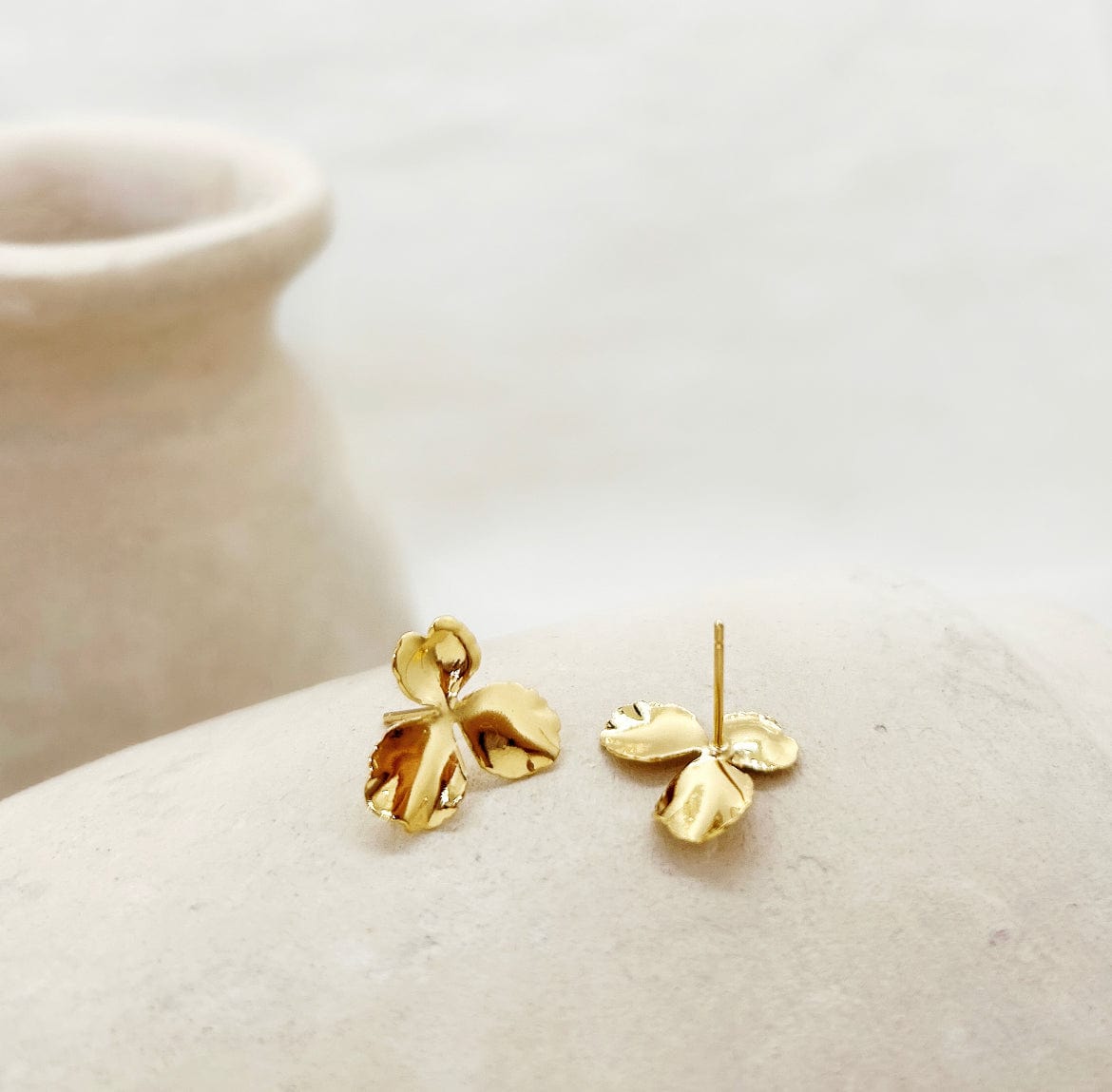 Elise Tsikis Paris Boucles d'oreilles Pensée Small