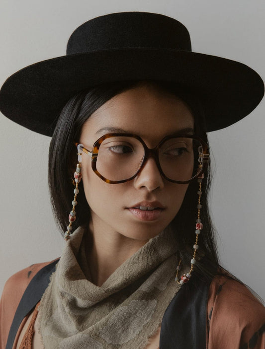 Elise Tsikis Paris Chaîne de lunettes Levelland