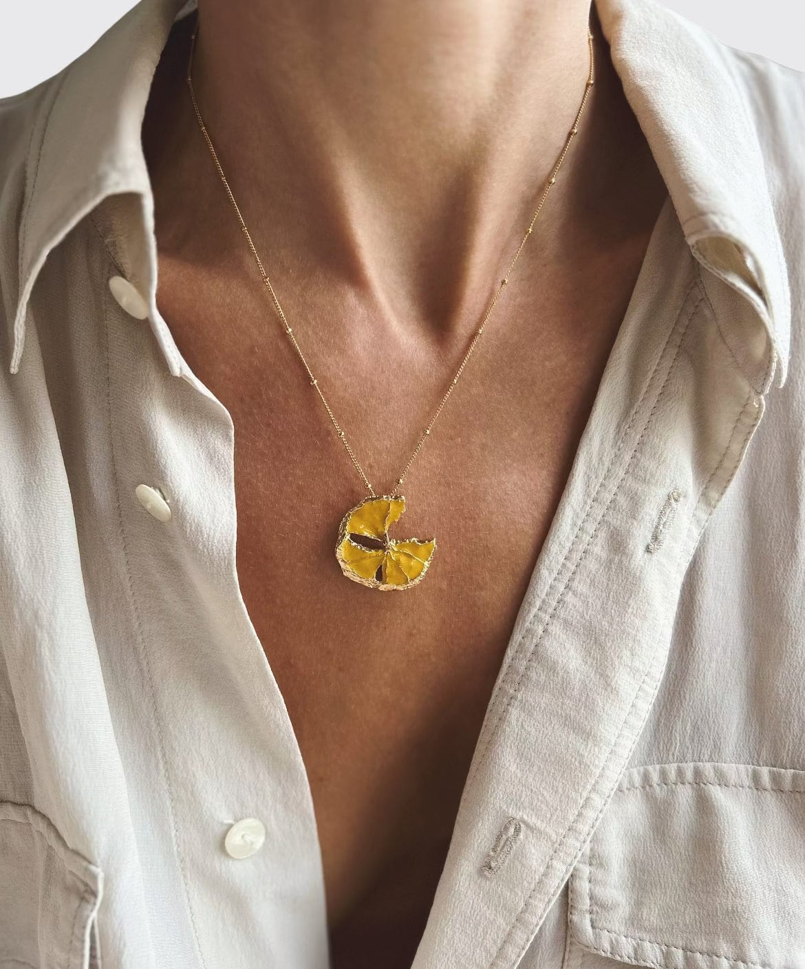 Elise Tsikis Paris Collier caobas - archive