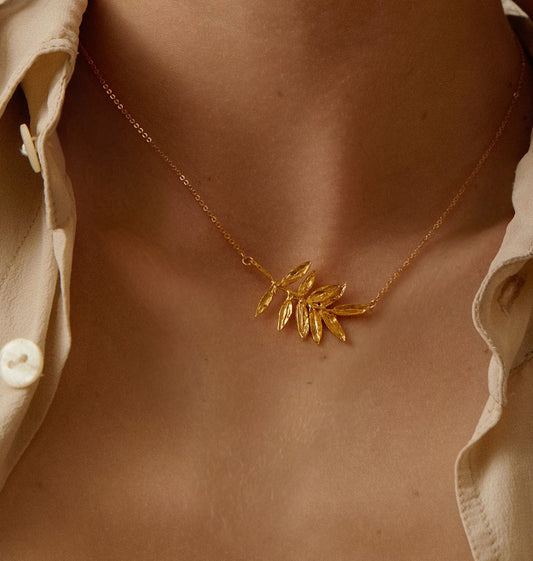 Elise Tsikis Paris Collier Dimos