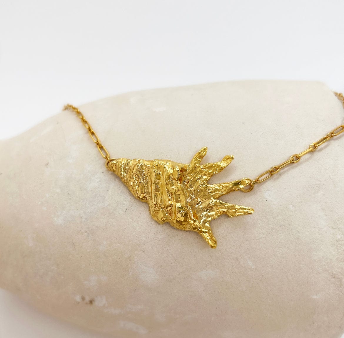 Elise Tsikis Paris Collier Ellaosi - archive