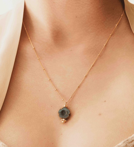 Elise Tsikis Paris Collier Faro - archive