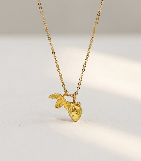 Elise Tsikis Paris Collier Fraisis - archive