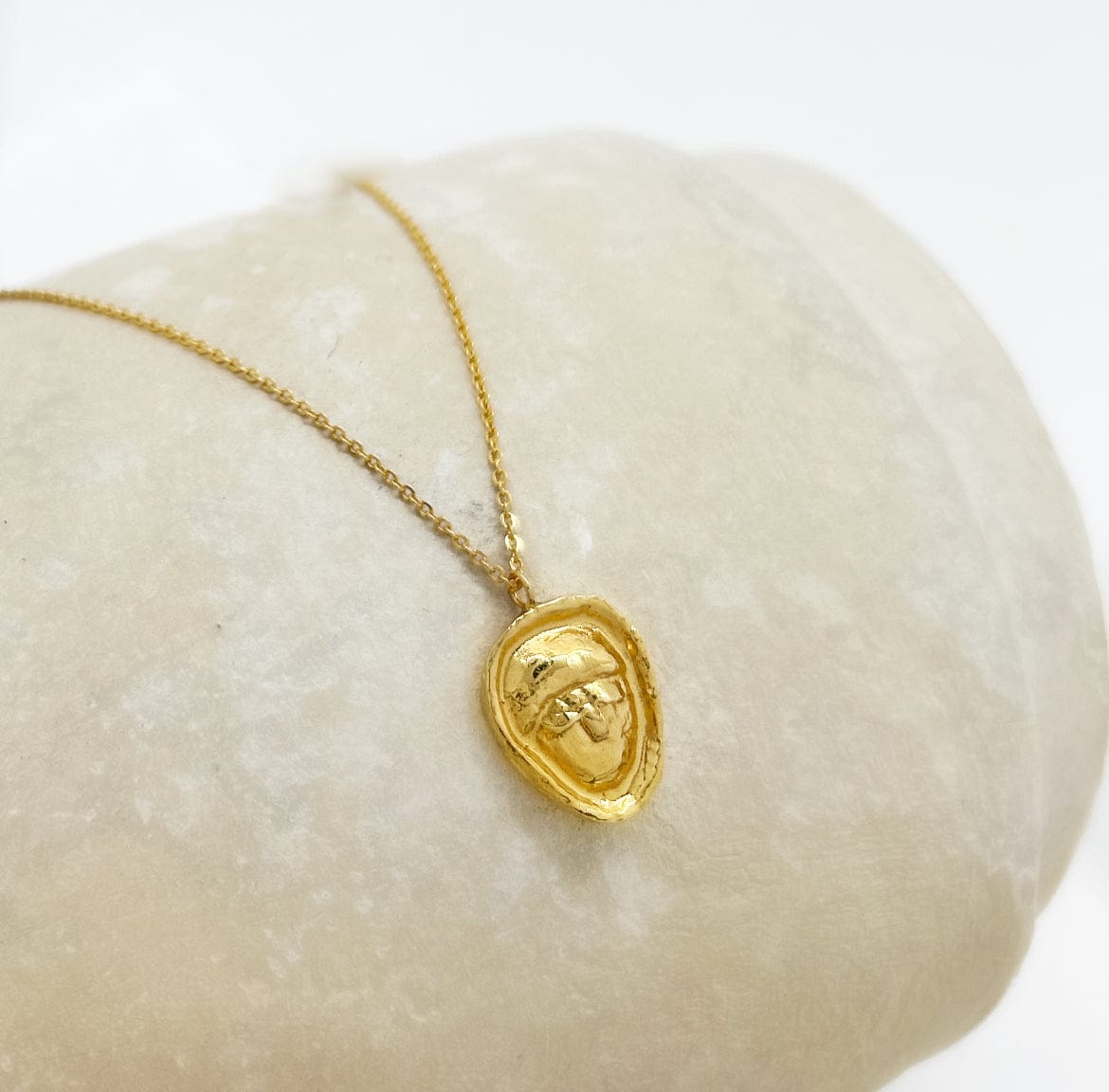 Elise Tsikis Paris Collier KARI - archive