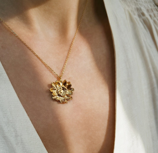 Elise Tsikis Paris Collier Oydes - archive