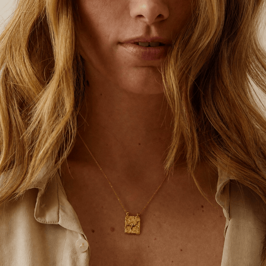 Elise Tsikis Paris Collier Tigani - archive