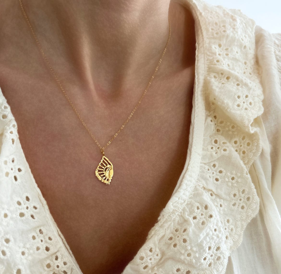 Elise Tsikis Paris Collier Vallinos - archive