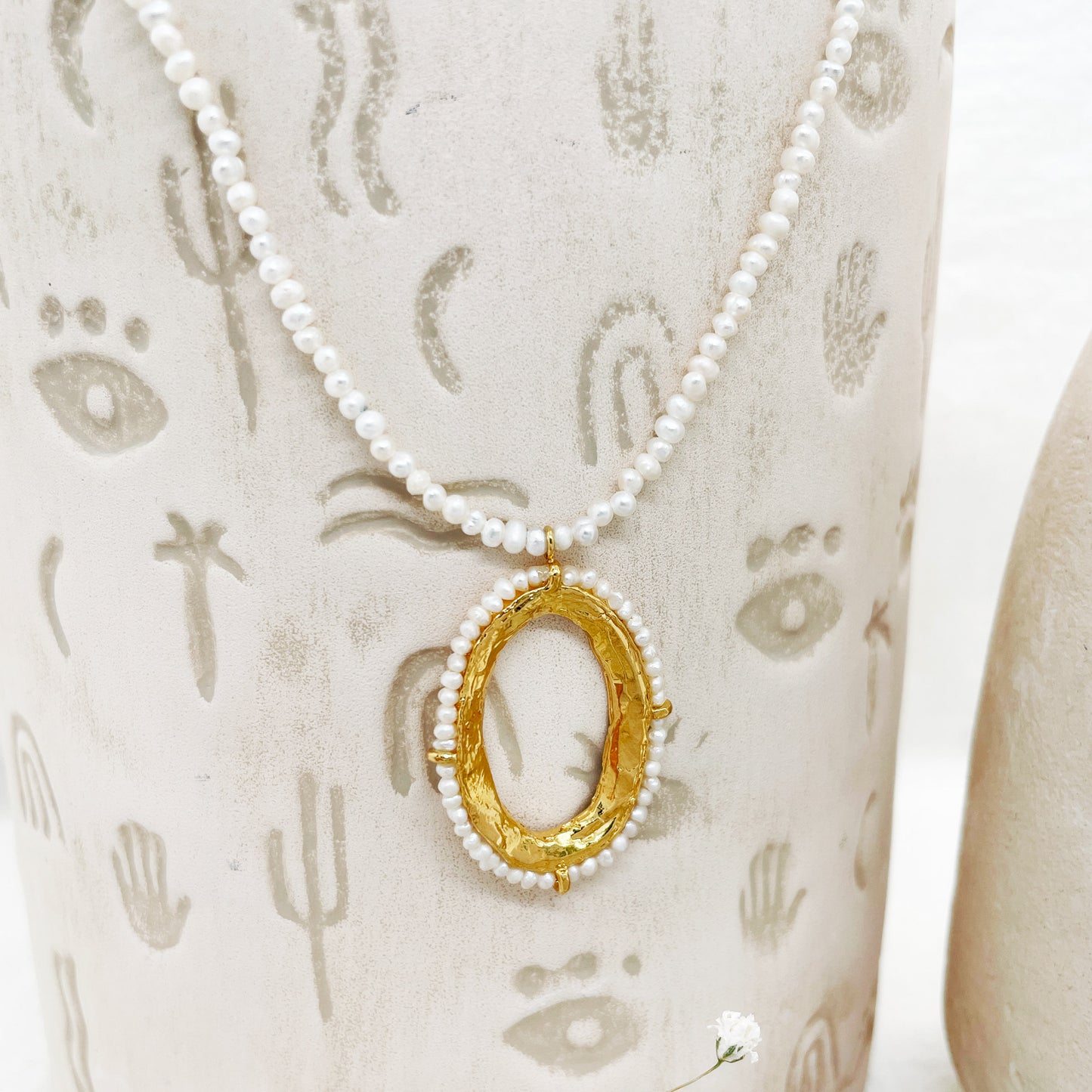Collier Ayias