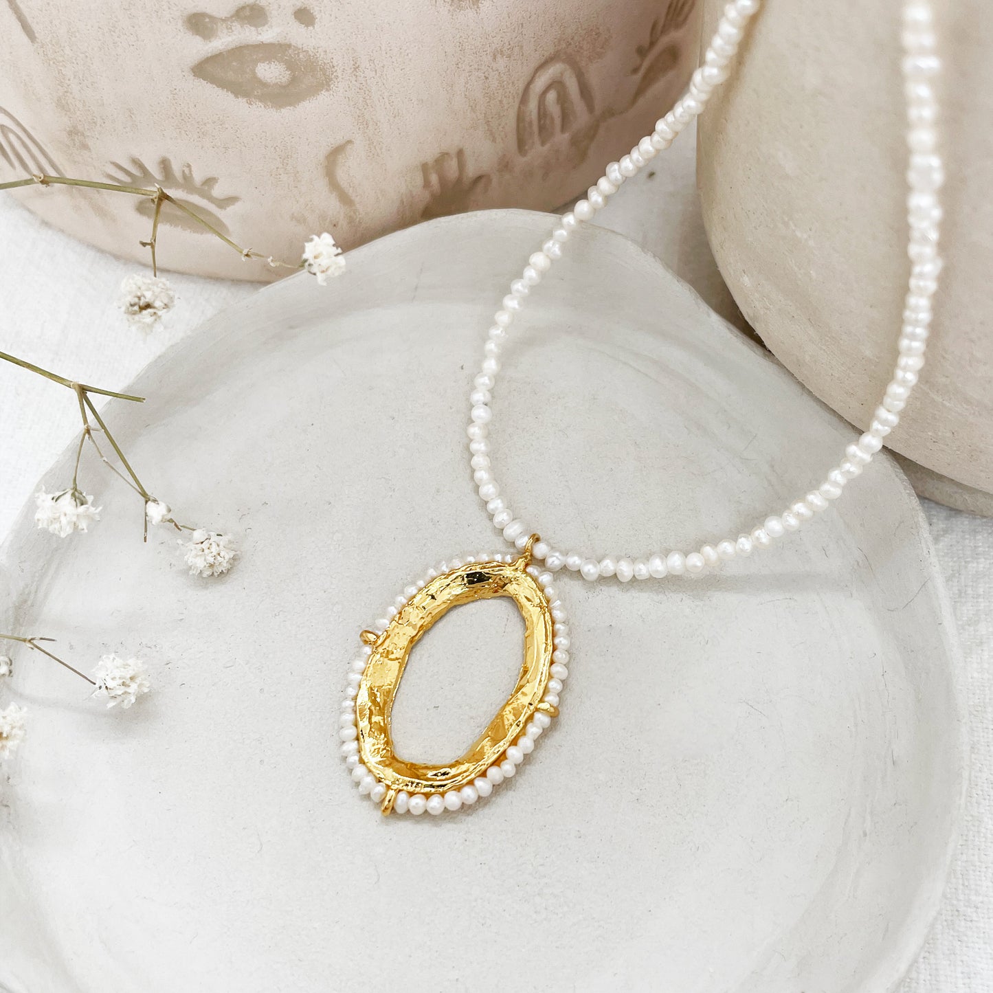 Collier Ayias