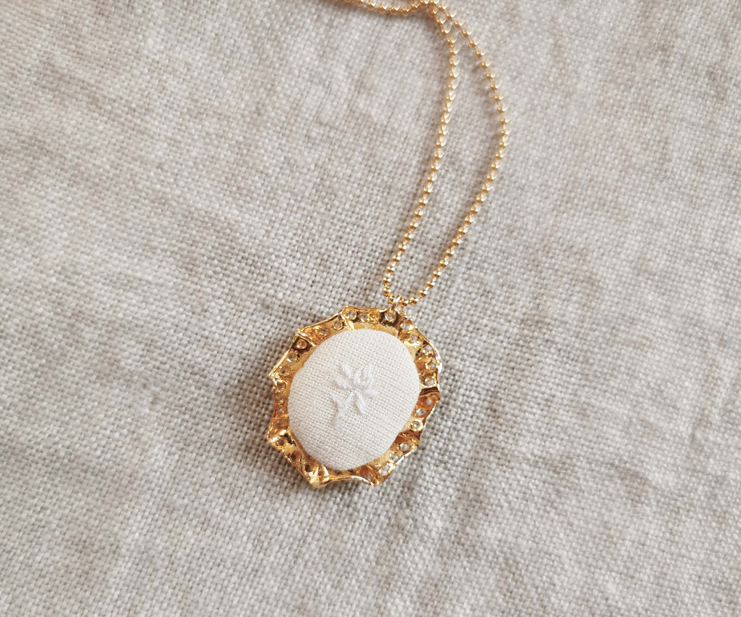 Collier Oxalis - archive