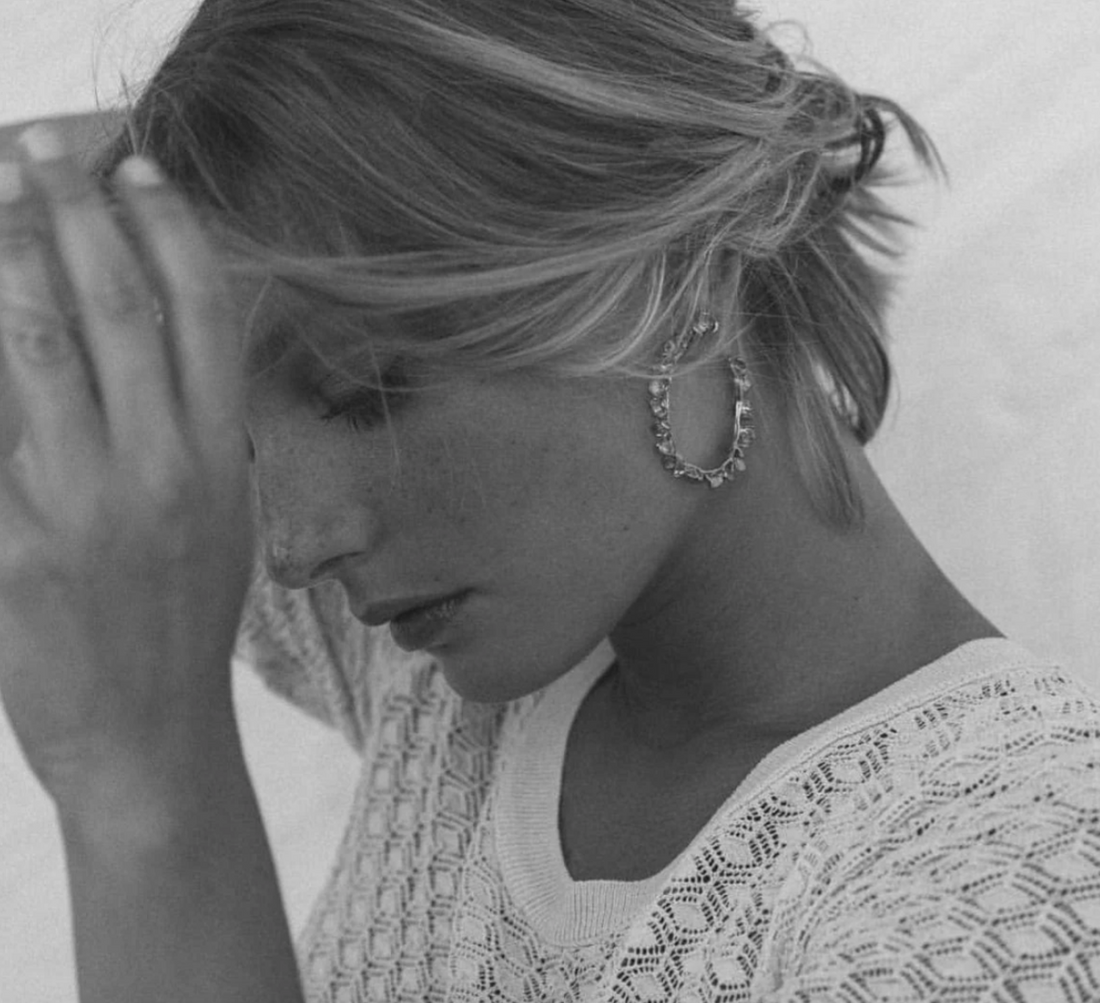 Élégance en or : bijoux Elise Tsikis aux trois couleurs