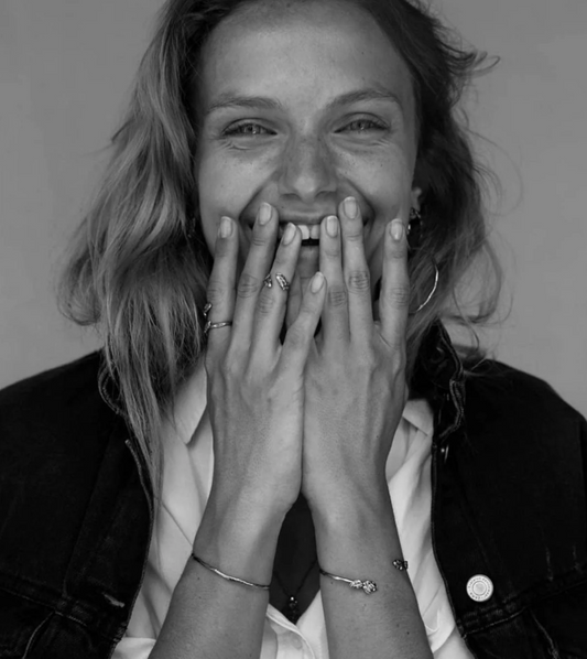 Bracelets symboliques : élégance consciente et savoir-faire éthique