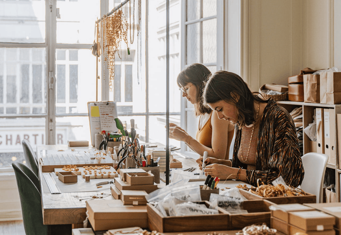 DANS LES COULISSES DE NOTRE ATELIER PARISIEN : LE LUXE CONSCIENT