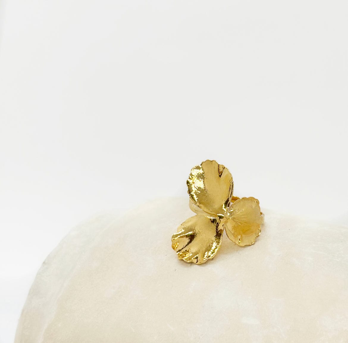 Elise Tsikis Paris Bague Pensée Medium