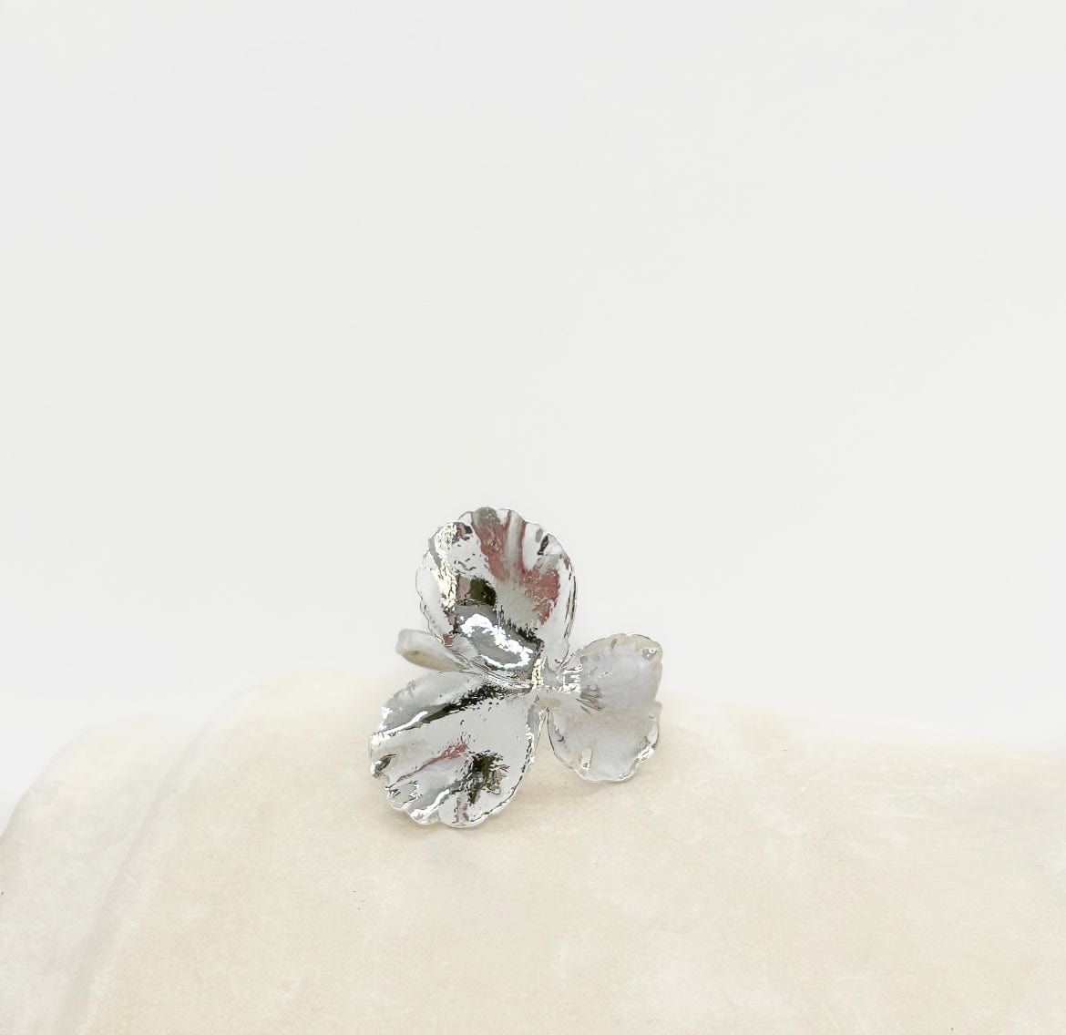 Elise Tsikis Paris Bague Pensée Medium