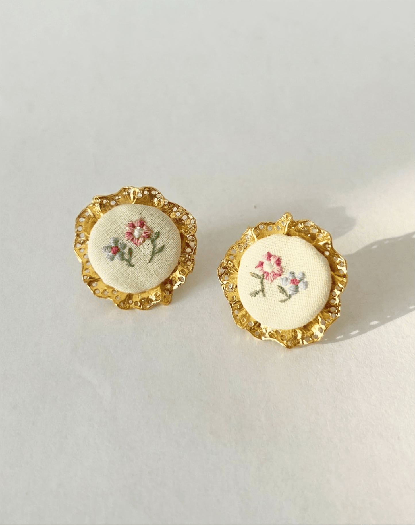 Elise Tsikis Paris Boucles d'oreilles Lavande - archive