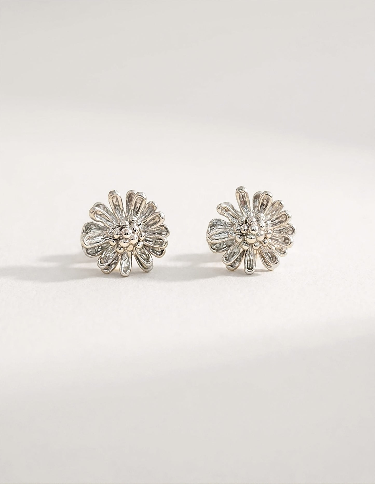 Elise Tsikis Paris Boucles d'oreilles Marguerite Small