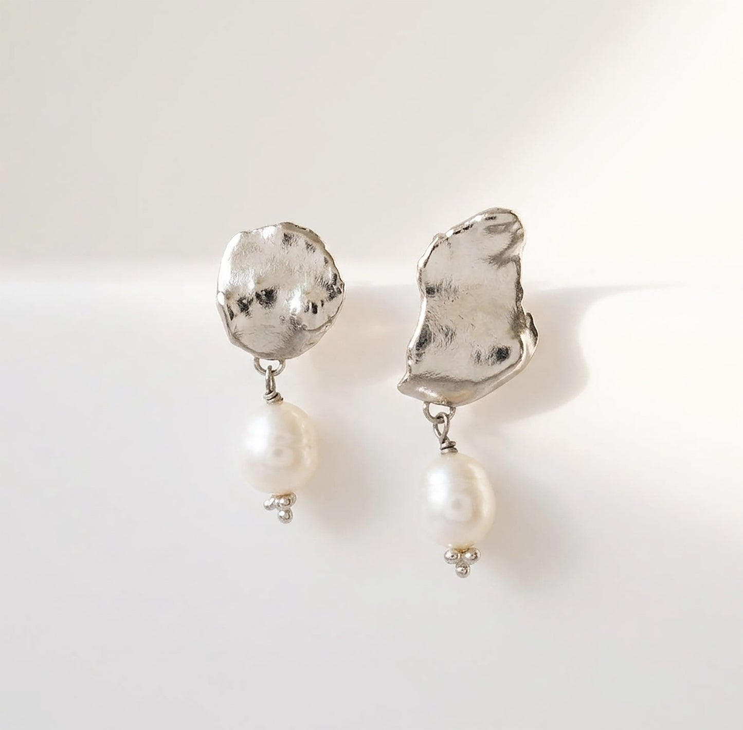 Elise Tsikis Paris Boucles d'oreilles Metochi
