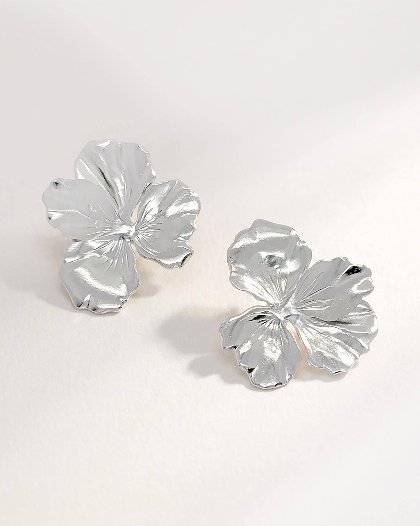 Elise Tsikis Paris Boucles d'oreilles Nemesis Medium