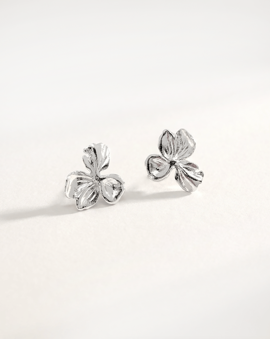 Elise Tsikis Paris Boucles d'oreilles Nemesis Small