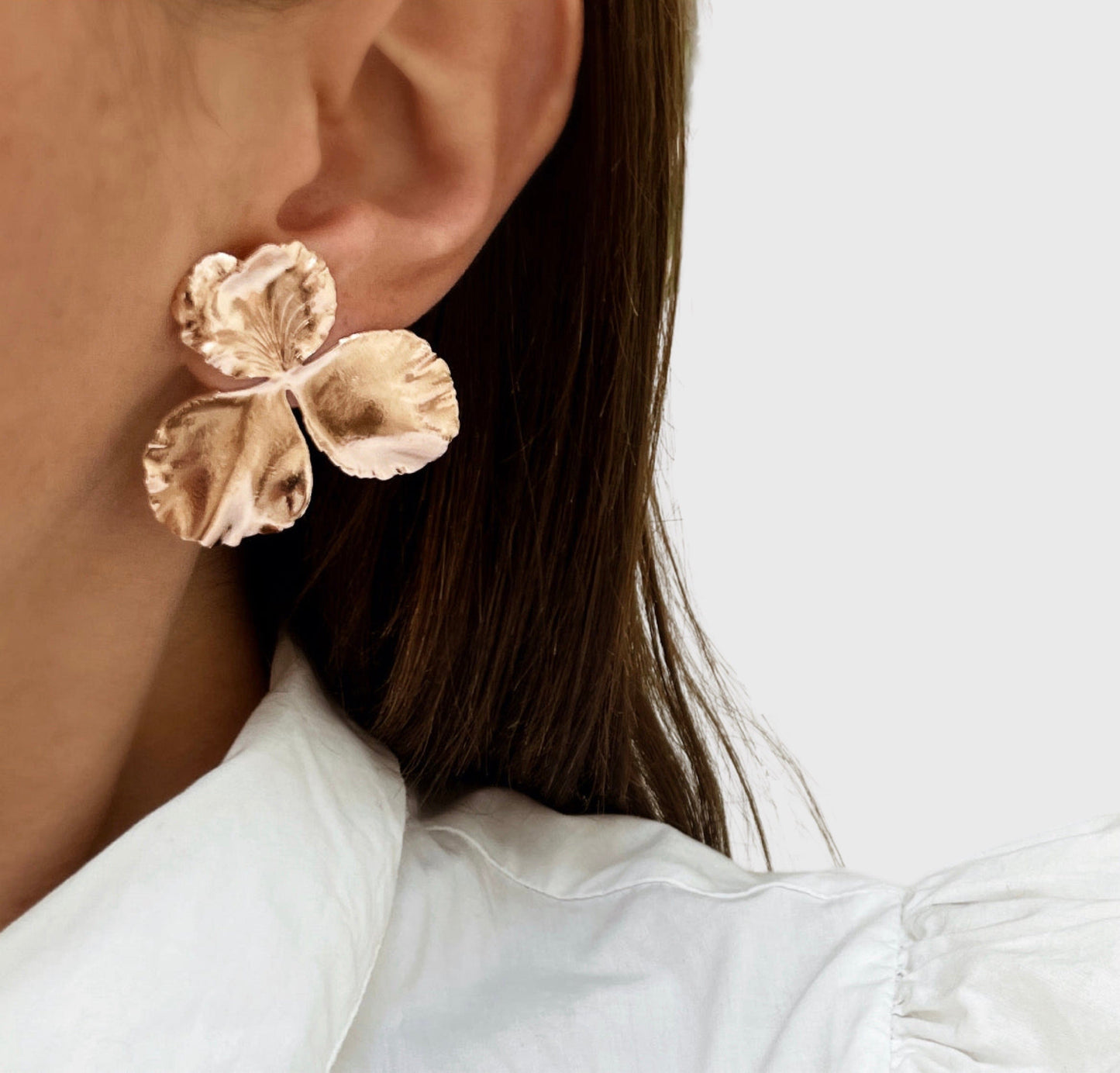 Elise Tsikis Paris Boucles d'oreilles Pensée Medium