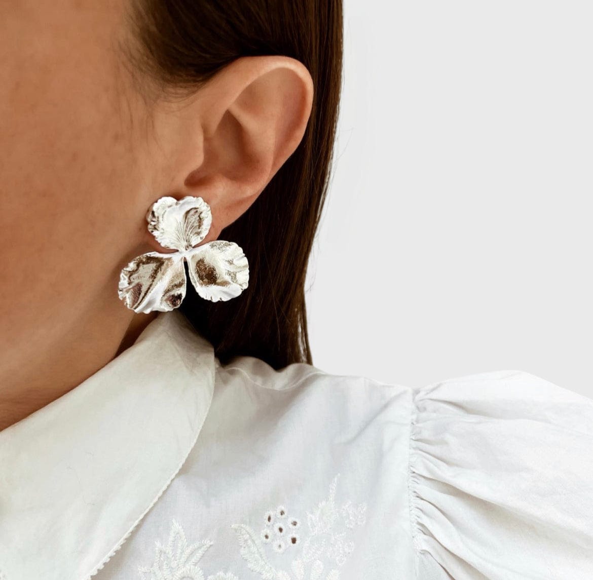 Elise Tsikis Paris Boucles d'oreilles Pensée Medium