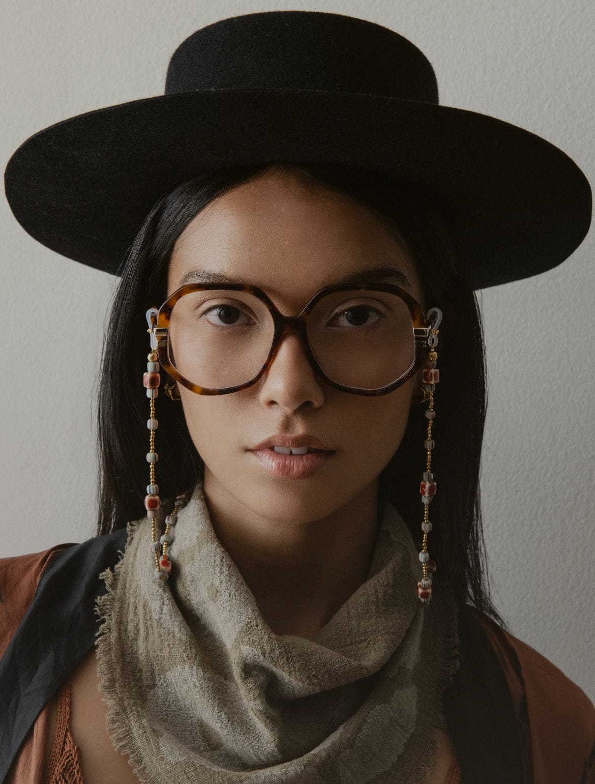 Elise Tsikis Paris Chaîne de lunettes Levelland