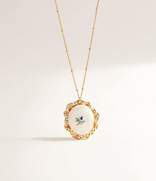 Elise Tsikis Paris Collier Broderia - archive