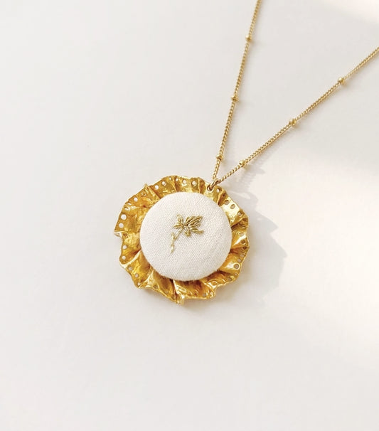 Elise Tsikis Paris Collier Broderia - archive