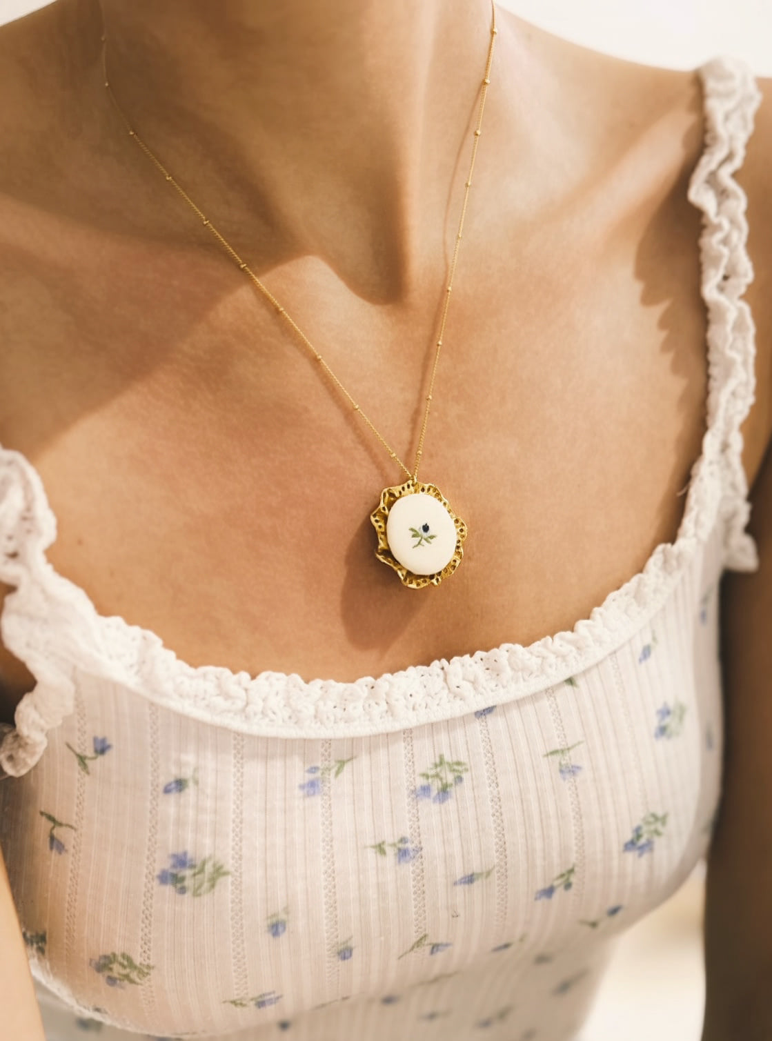 Elise Tsikis Paris Collier Broderia - archive