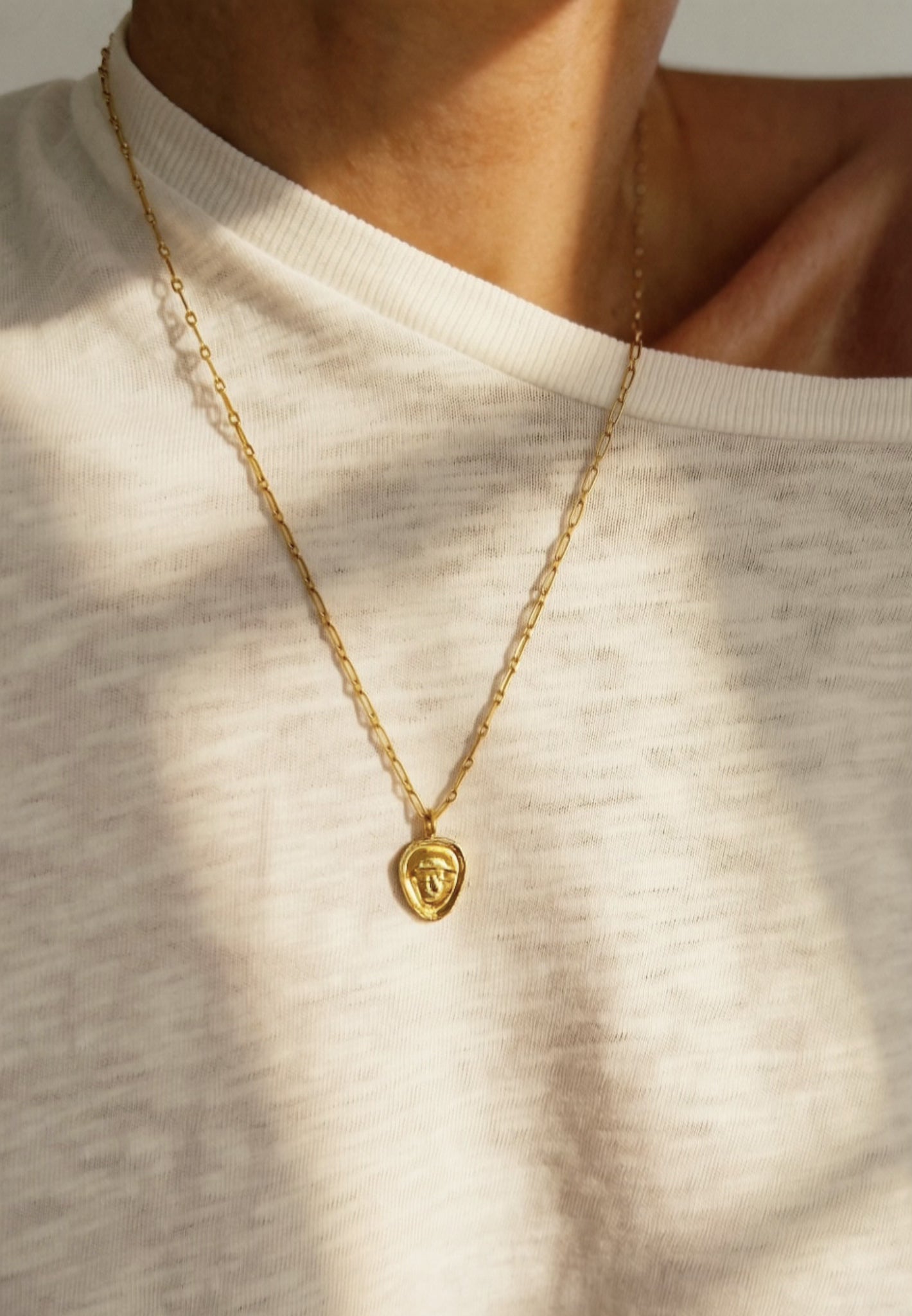Elise Tsikis Paris Collier Chalkida - archive