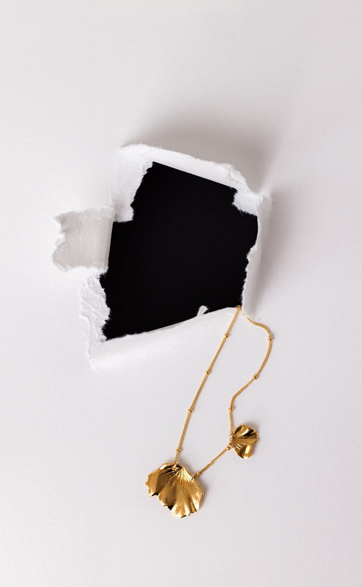 Elise Tsikis Paris Collier Corinthe