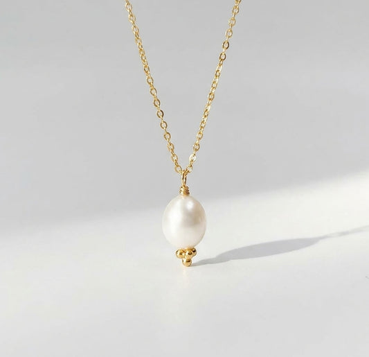 Elise Tsikis Paris Collier Elias