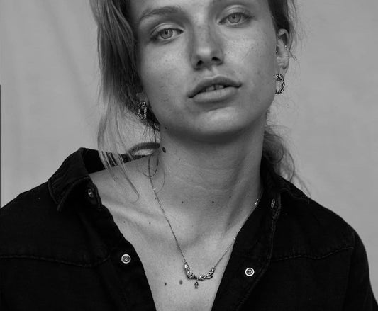 Elise Tsikis Paris Collier Fidakia - archive