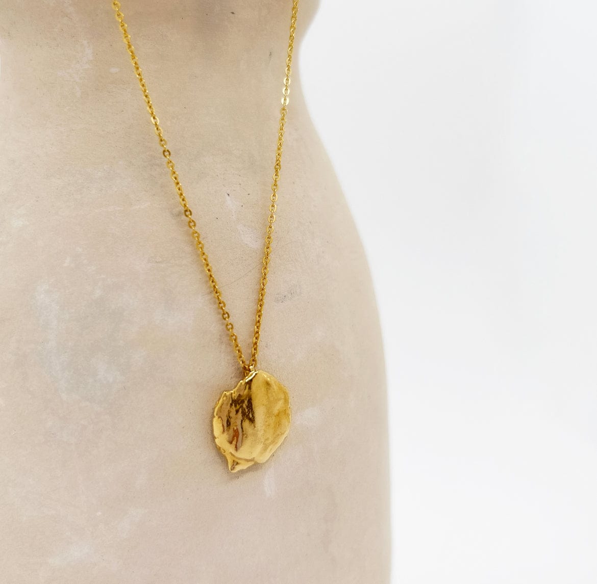 Elise Tsikis Paris Collier Figios - archive