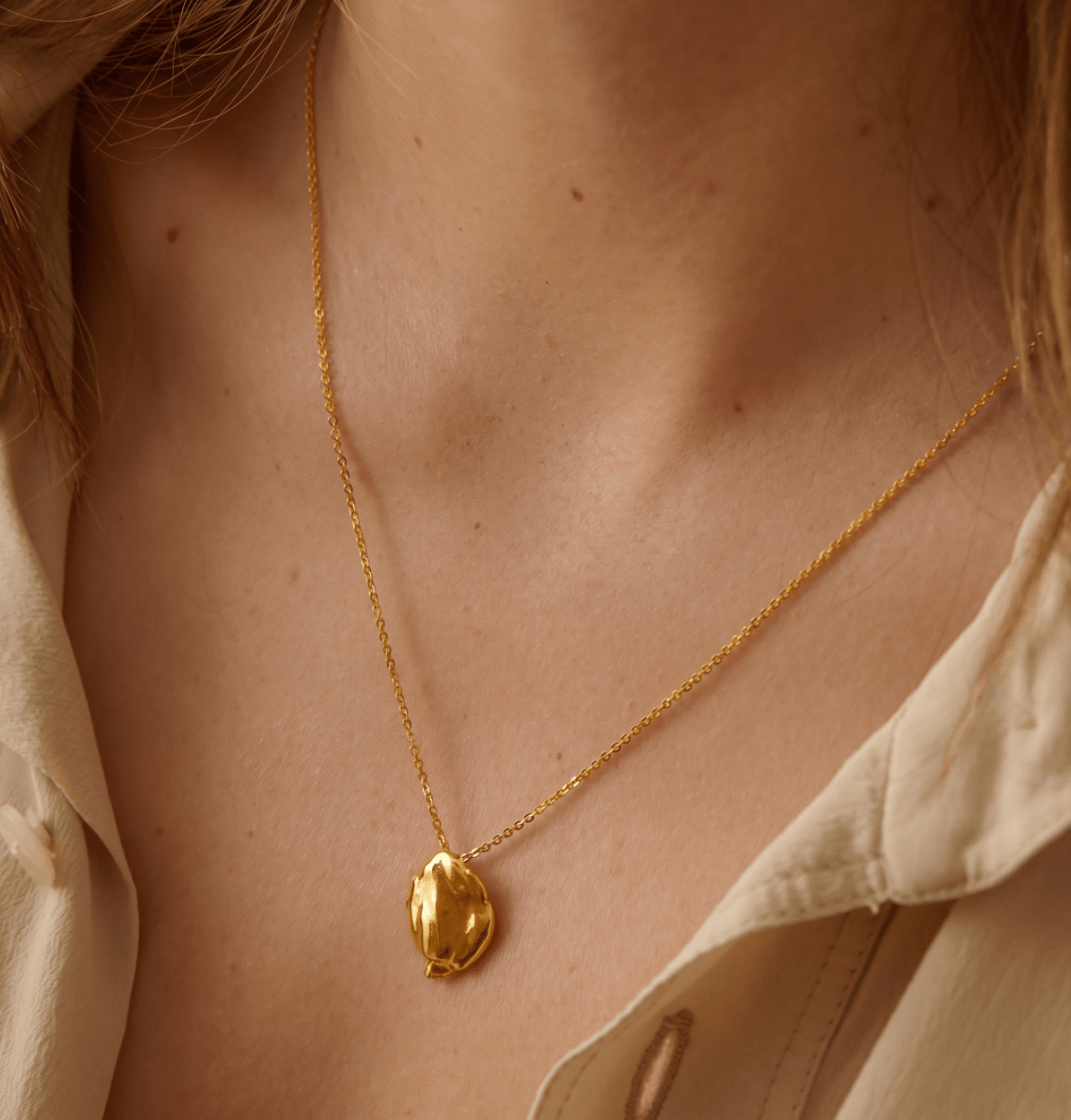 Elise Tsikis Paris Collier Figios - archive