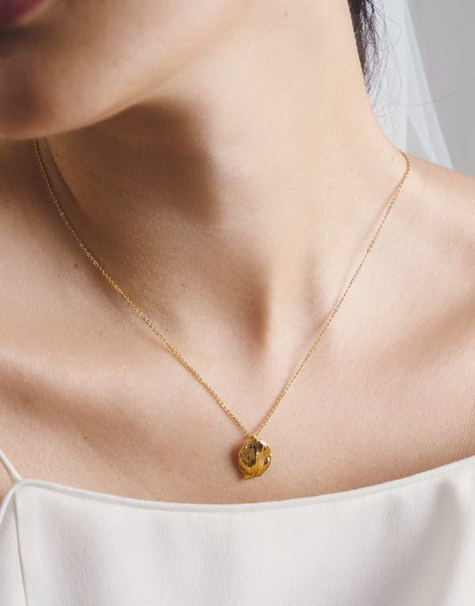 Elise Tsikis Paris Collier Figios - archive