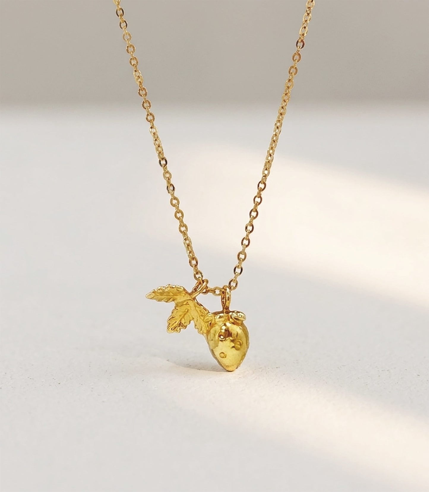 Elise Tsikis Paris Collier Fraisis - archive
