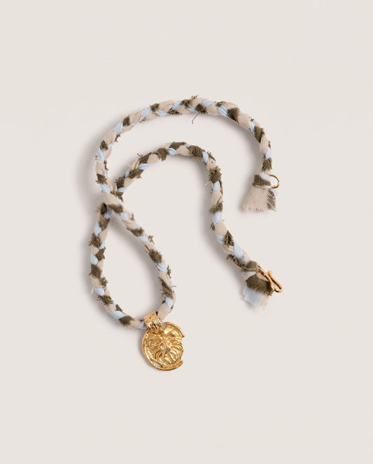Elise Tsikis Paris Collier Ioannis bleu