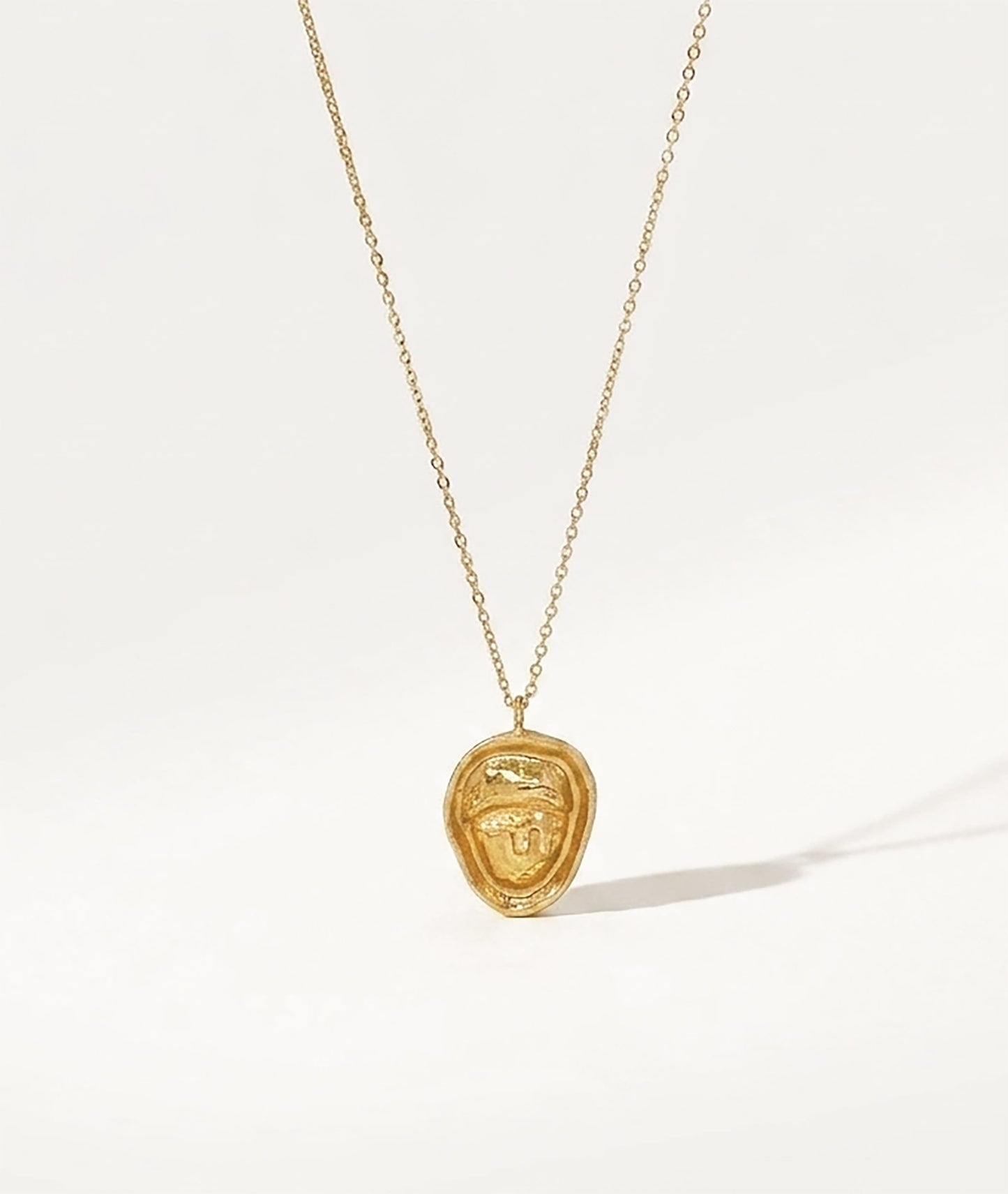 Elise Tsikis Paris Collier KARI - archive