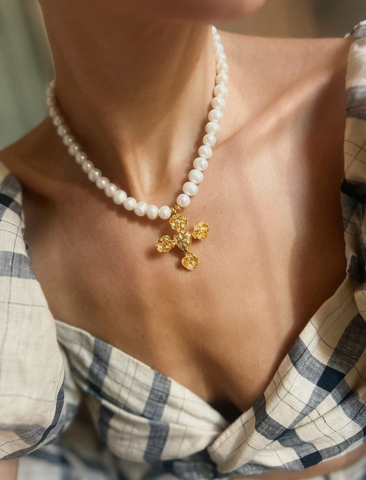 Elise Tsikis Paris Collier Noro - archive