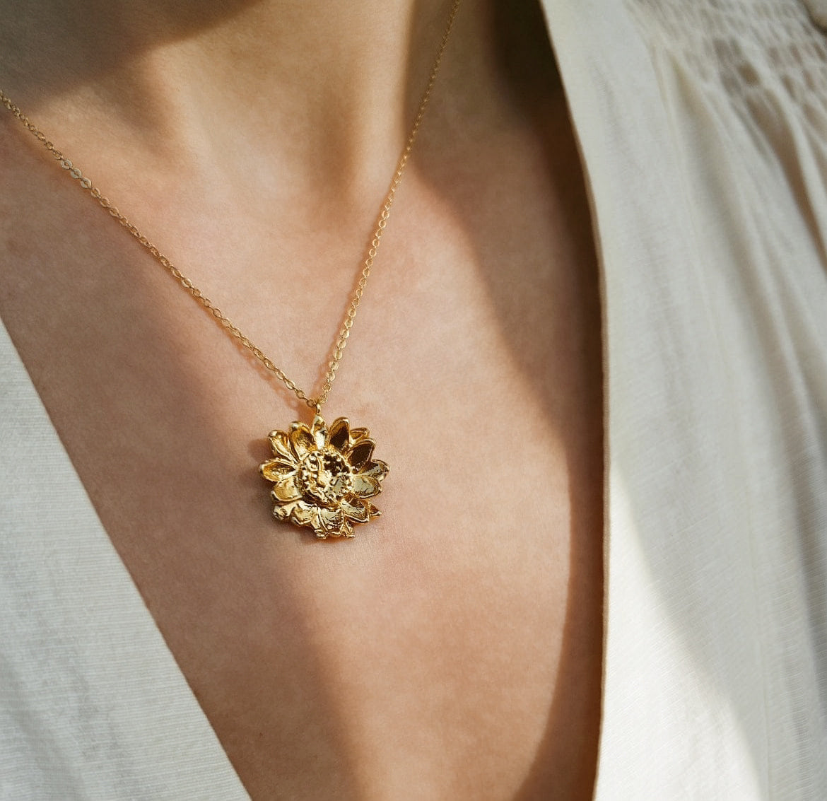 Elise Tsikis Paris Collier Oydes - archive