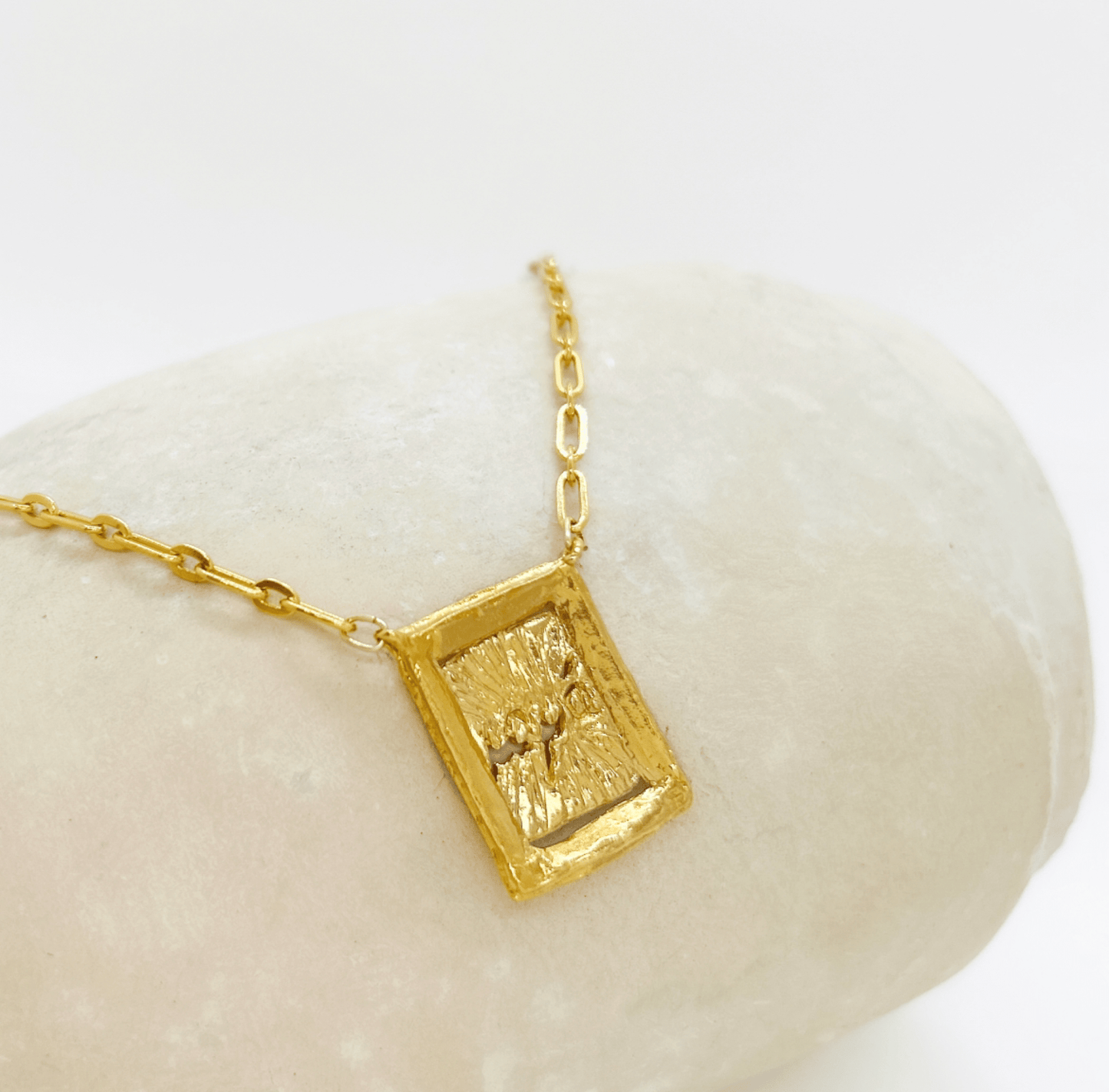 Elise Tsikis Paris Collier Prastia - archive