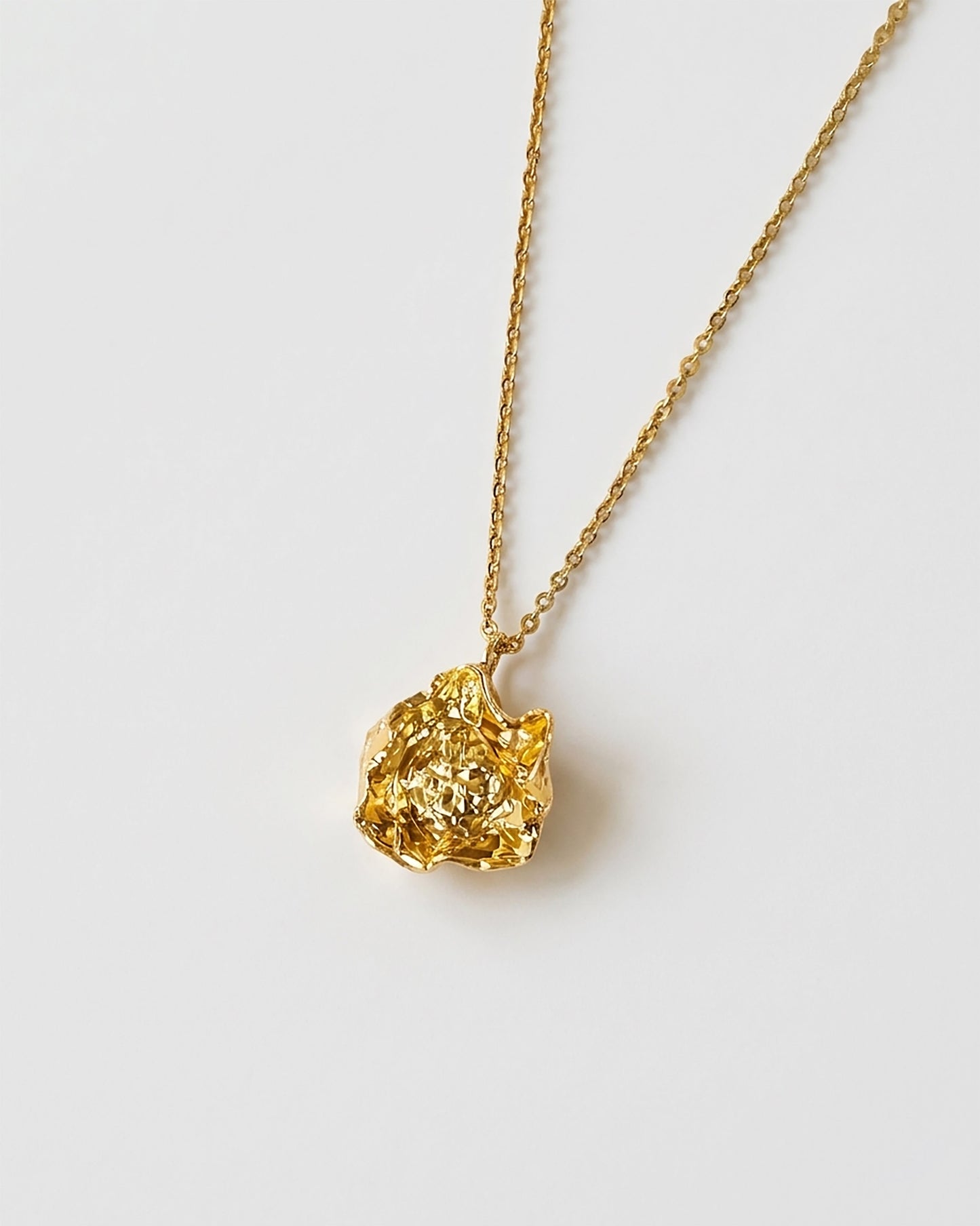 Elise Tsikis Paris Collier Sieva - archive