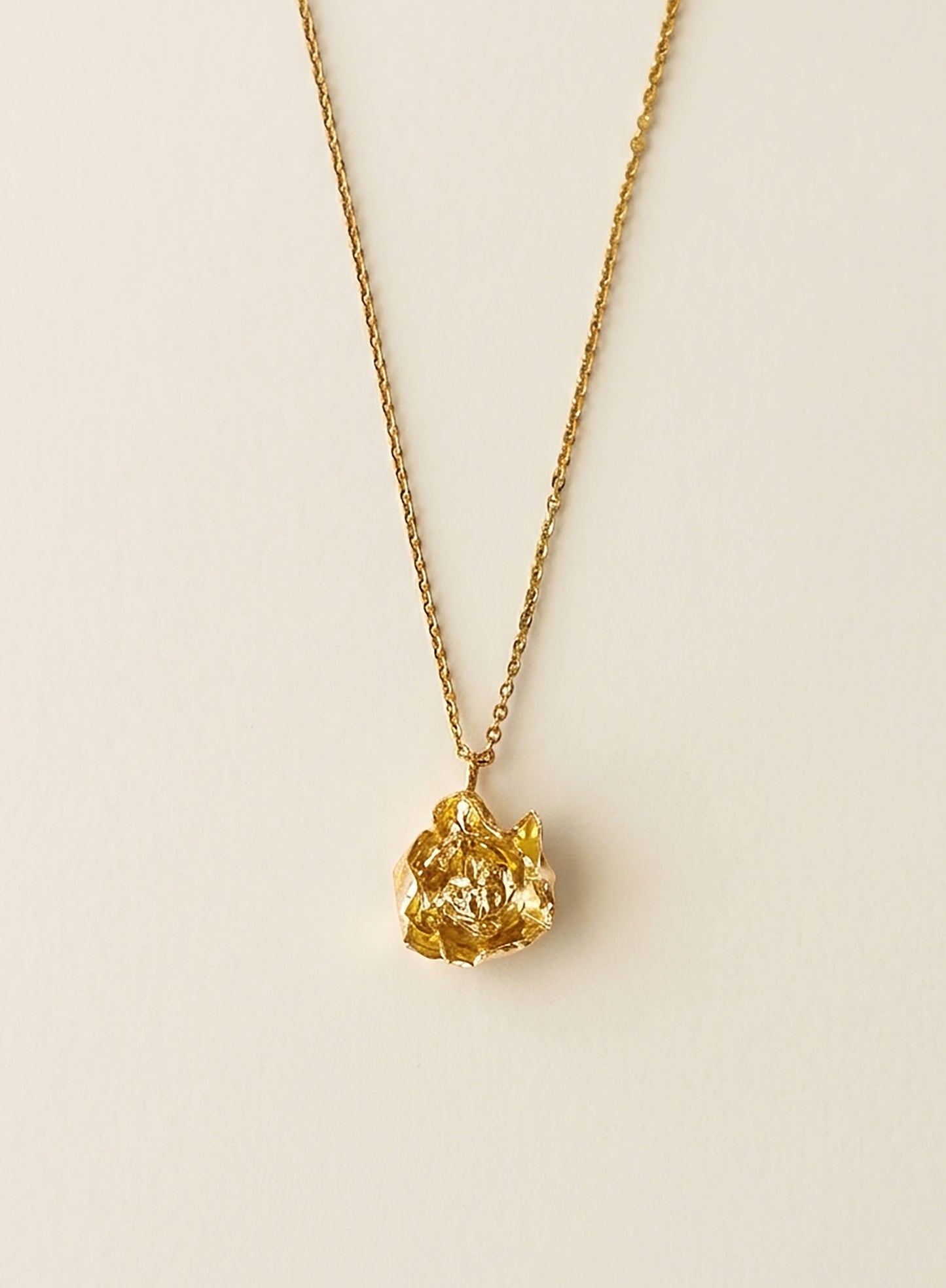Elise Tsikis Paris Collier Sieva - archive