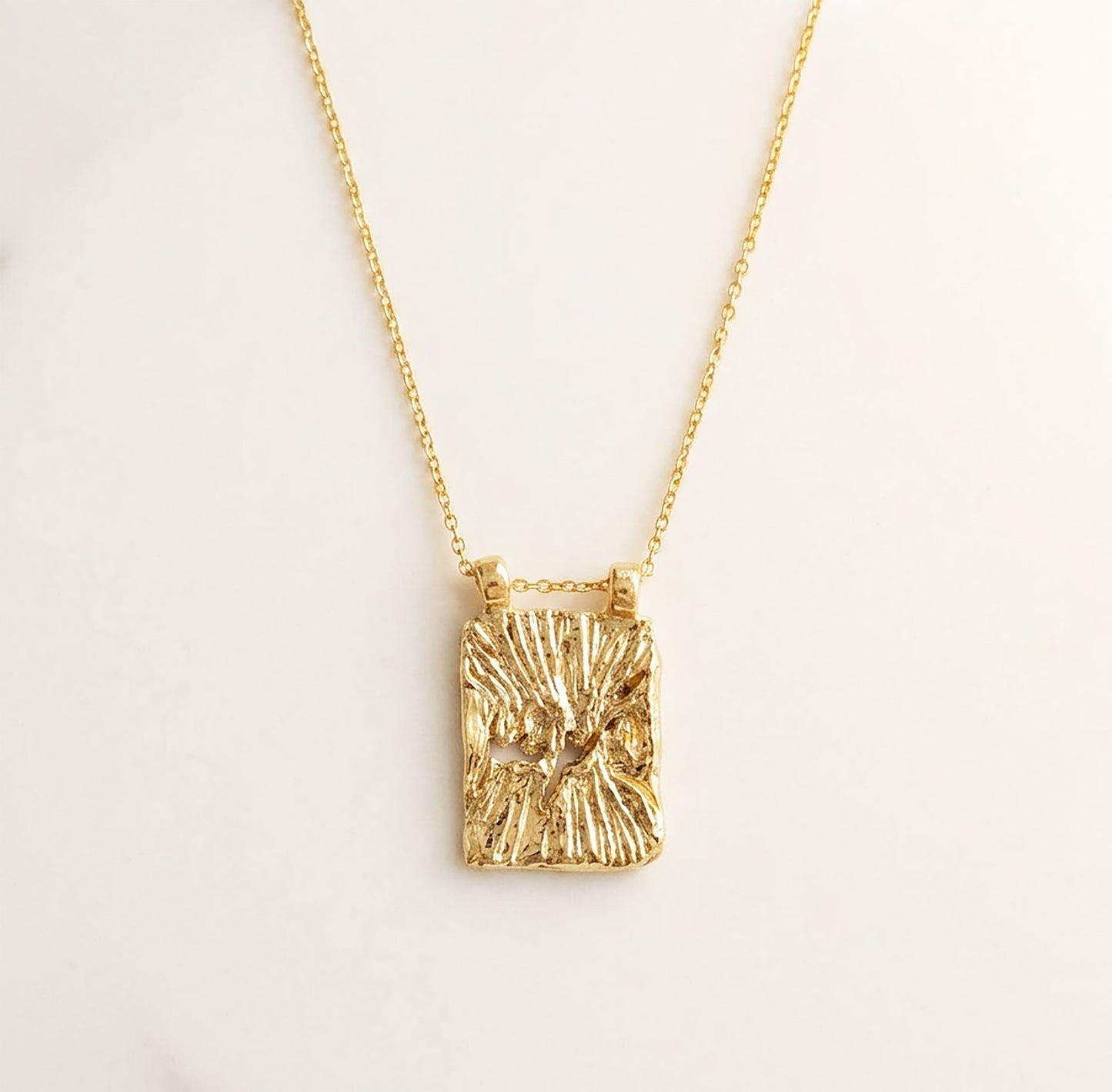 Elise Tsikis Paris Collier Tigani - archive