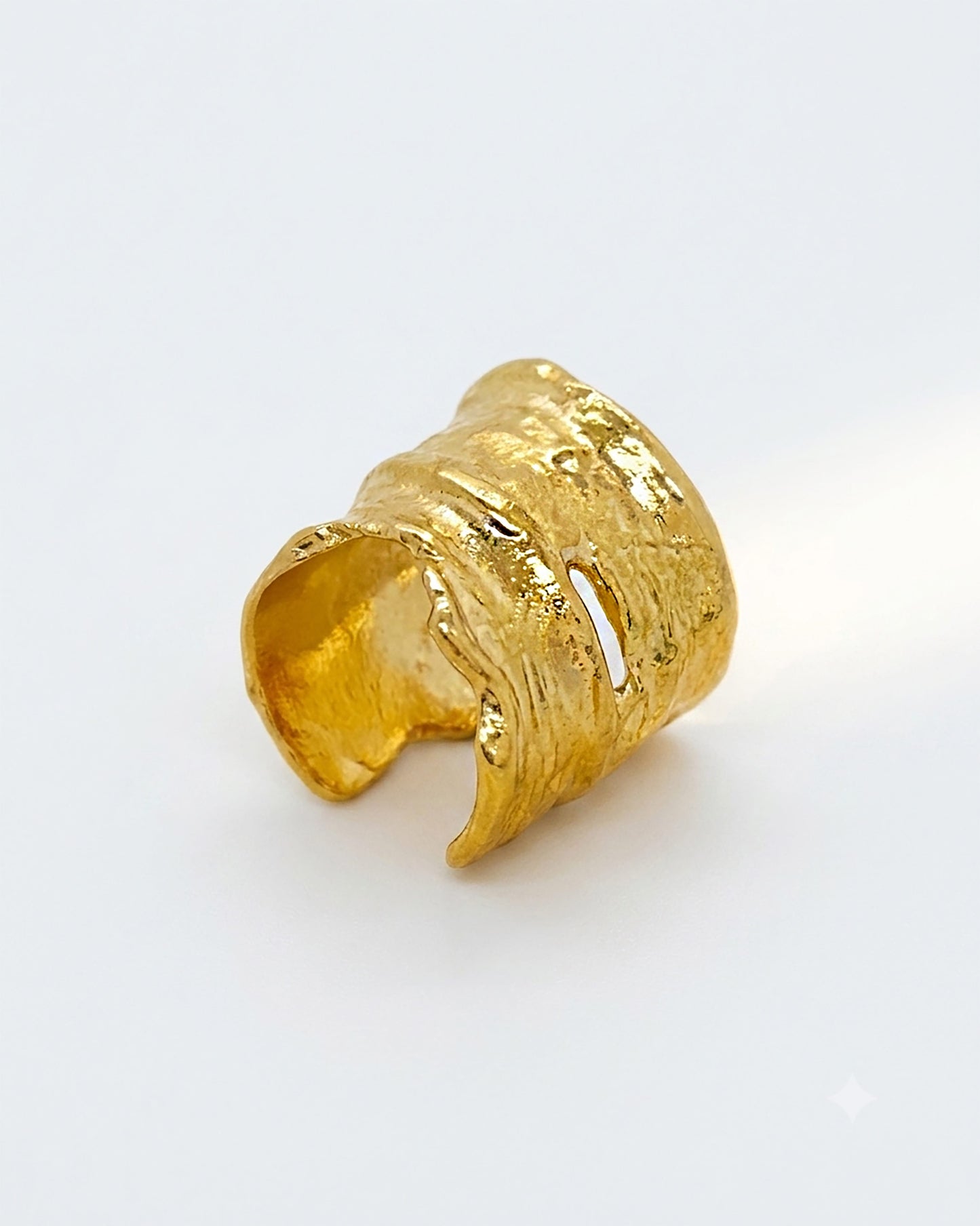 Elise Tsikis Paris Earcuff Chenea - archive