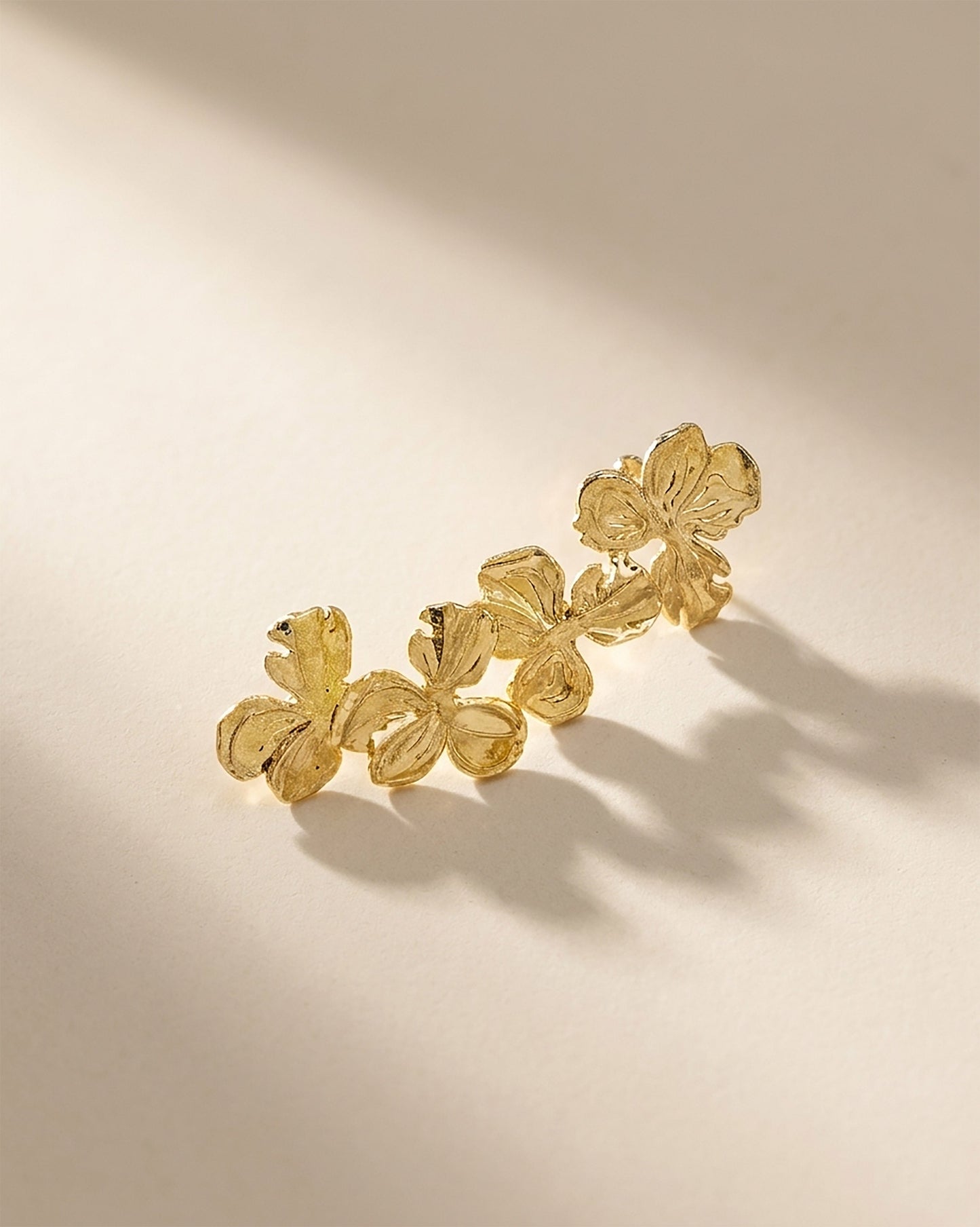 Elise Tsikis Paris Earcuff Fara