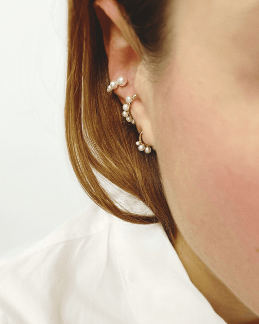 Elise Tsikis Paris Earcuff Moly Pearl